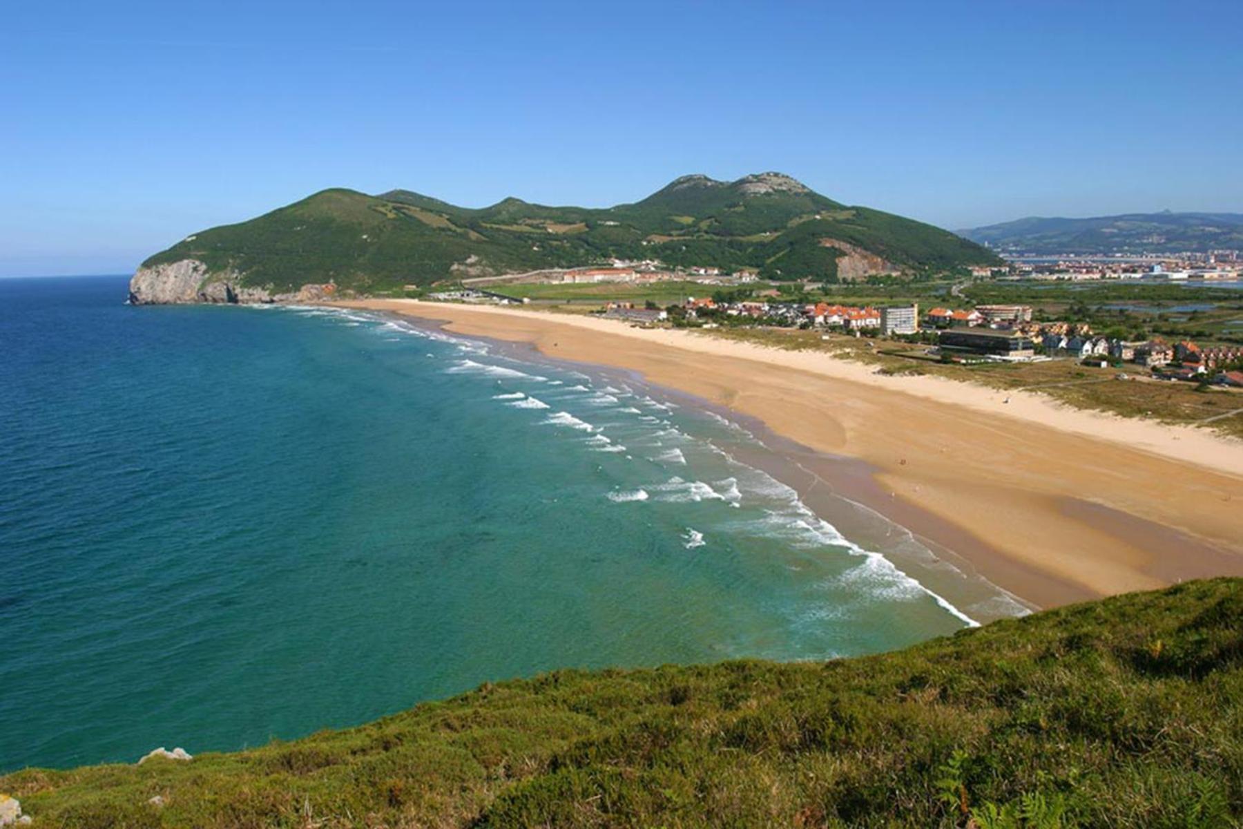 Duplex Playa Berria Appartement Piedrahita  Buitenkant foto